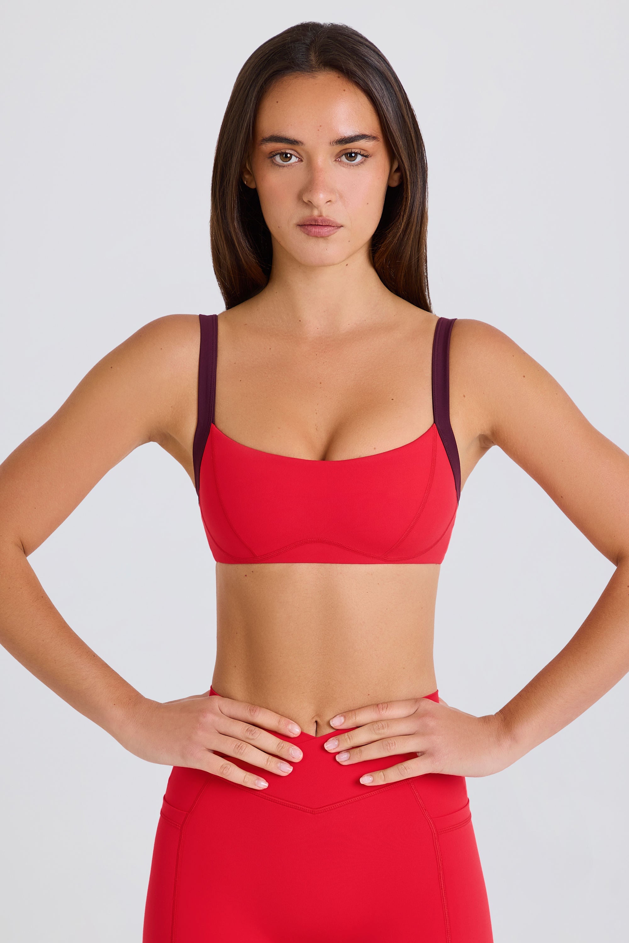 Soft Active Contrast-Trim Sports Bra in Strawberry