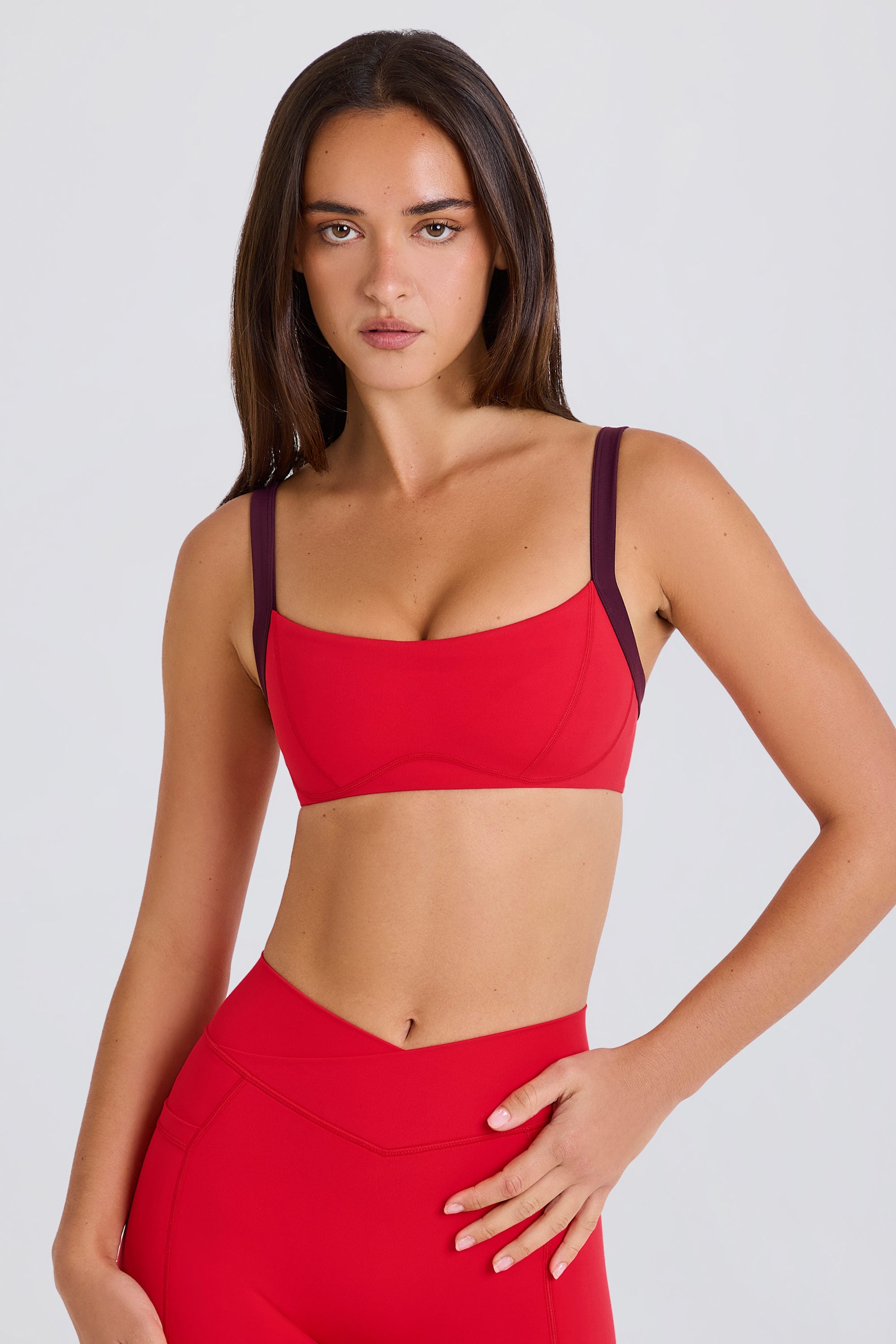 Soft Active Contrast-Trim Sports Bra in Strawberry